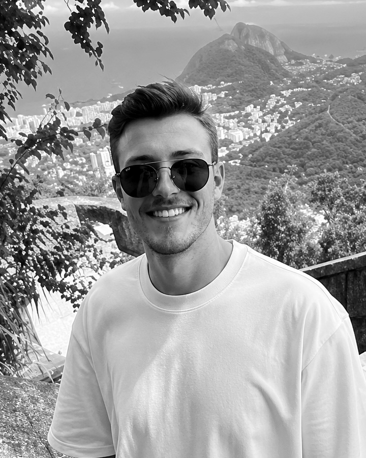 Retrato de Matheus Bandeira em preto e branco